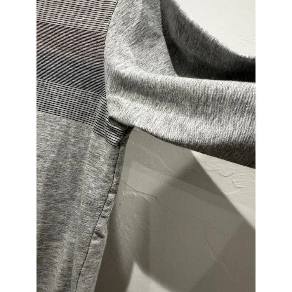 TravisMathew Quarter Zip Tequila Sunrise Golf Jacket Gray Size S